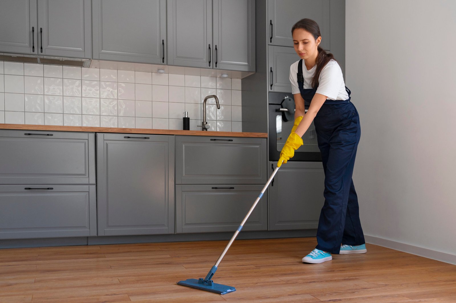 full-shot-woman-cleaning-home